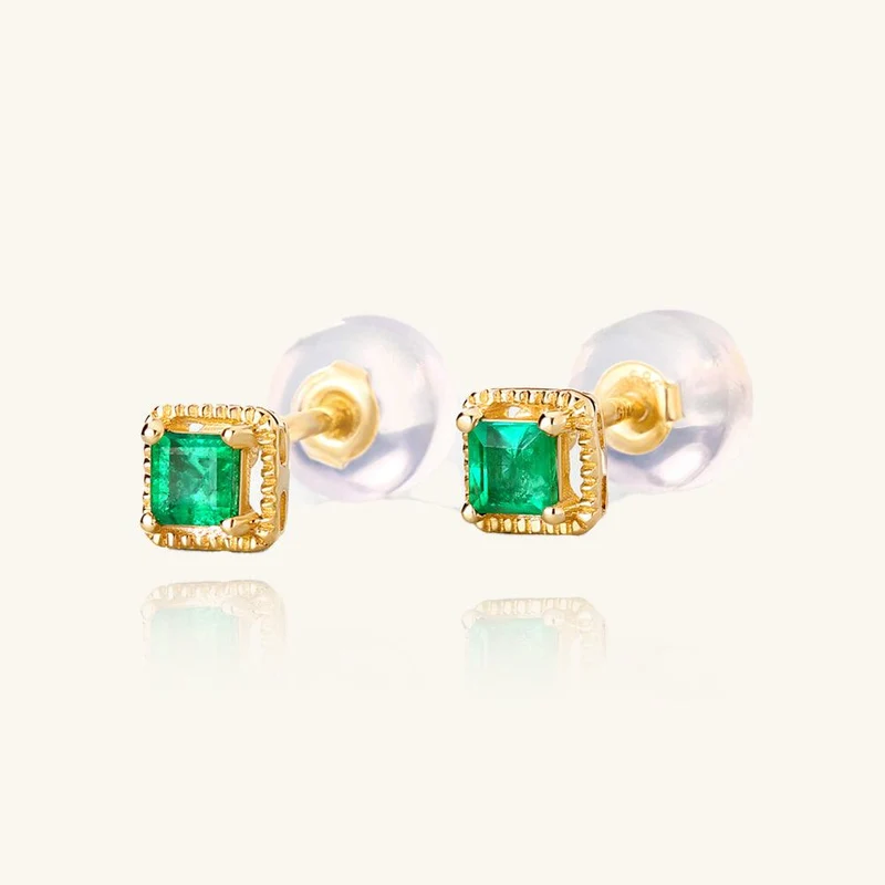 Charismatische goldene Smaragd-Ohrstecker