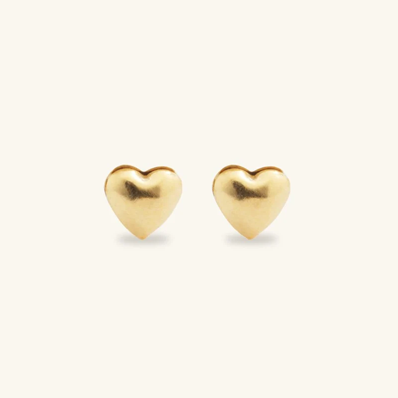 Glänzende goldene Herz-Ohrstecker
