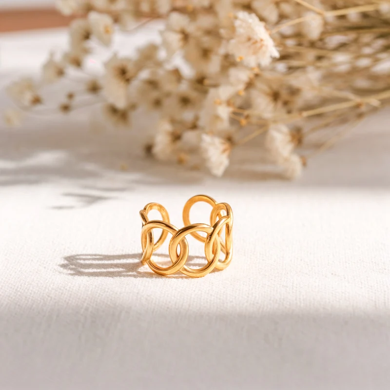 Eloura Ring