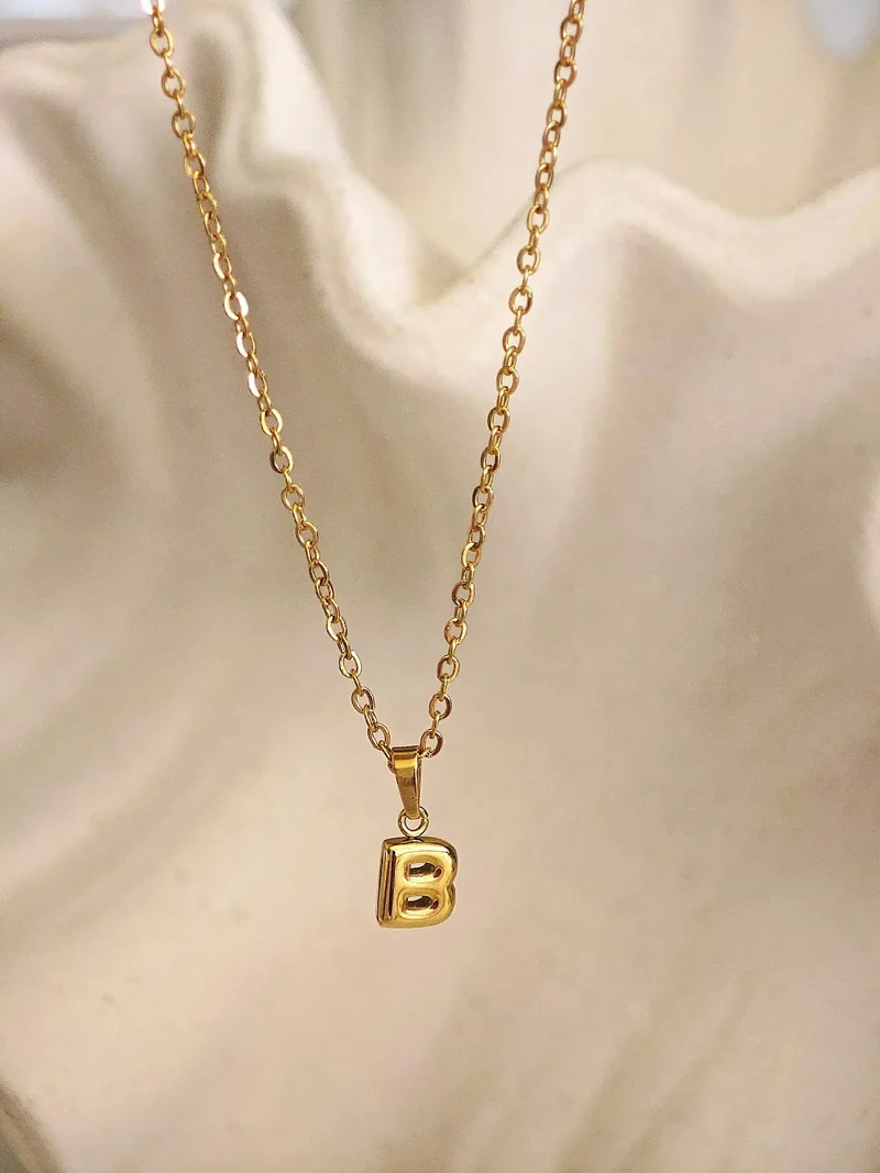 Bubble Letter Charm Halskette