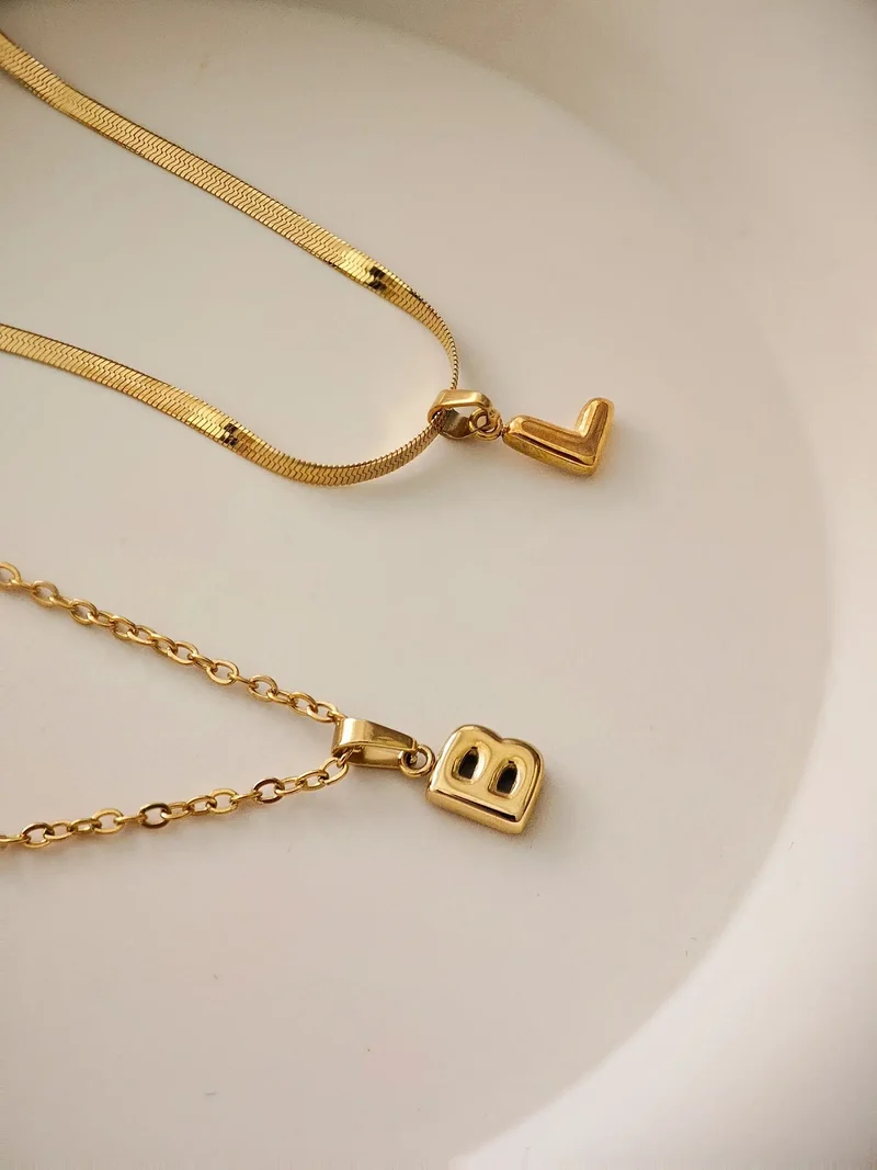 Bubble Letter Charm Halskette