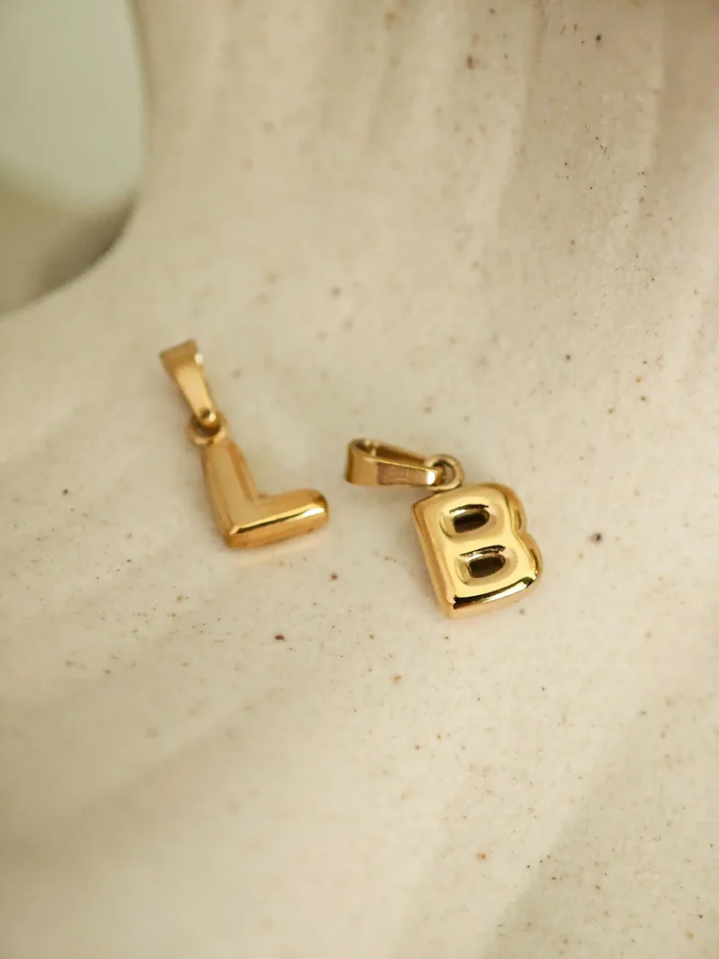 Bubble Letter Charm Halskette