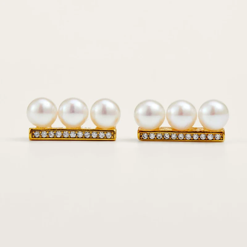 Elegante Süßwasserperlen-Ohrstecker