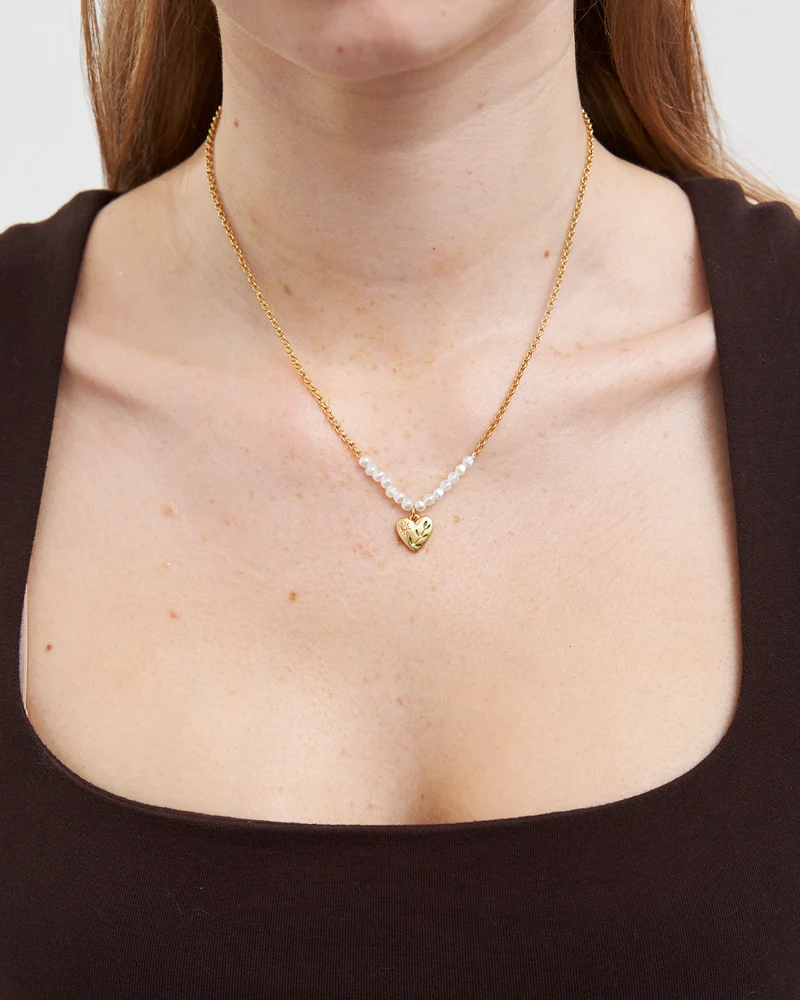 Niva Mistletoe Heart & Pearl Necklace in Gold