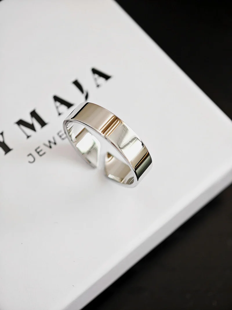 Classy Sleek Ring