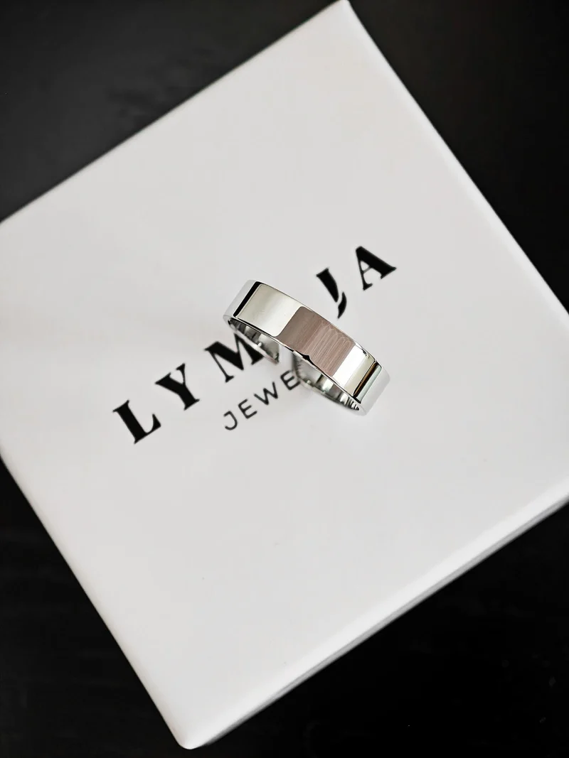 Classy Sleek Ring