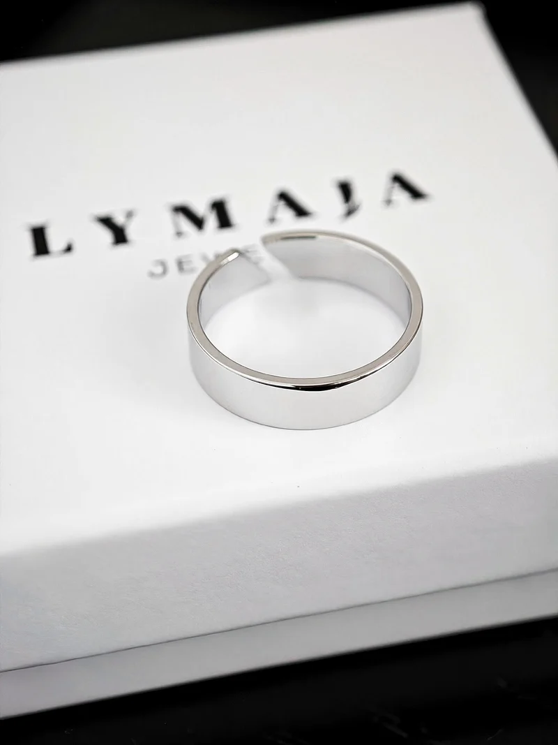 Classy Sleek Ring