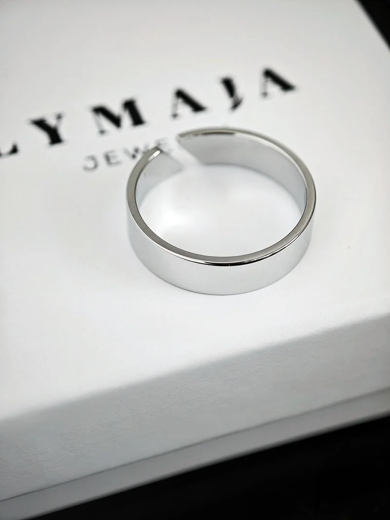 Classy Sleek Ring