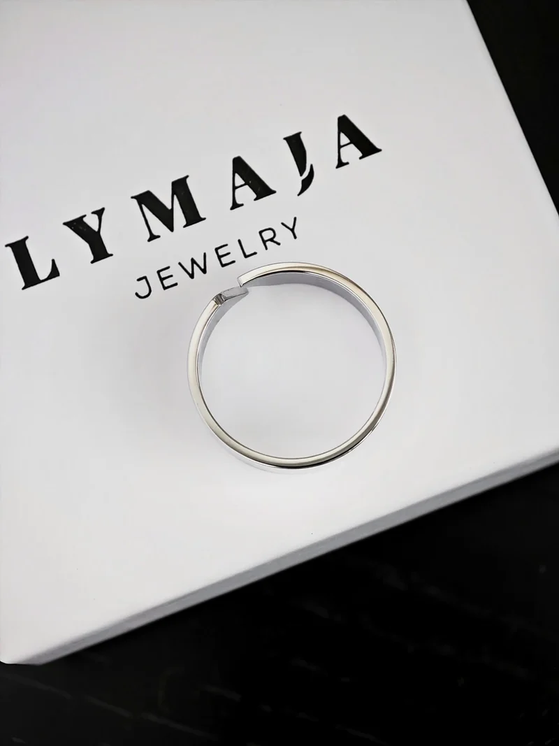 Classy Sleek Ring