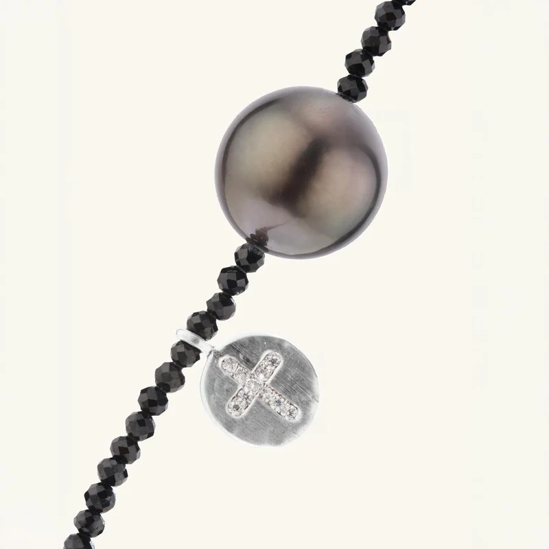 Armband mit glänzenden schwarzen Spinell-Tahitiperlen