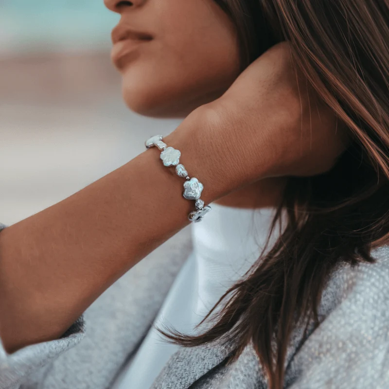 Pflaumenblüten-Armband mit Barockperlen