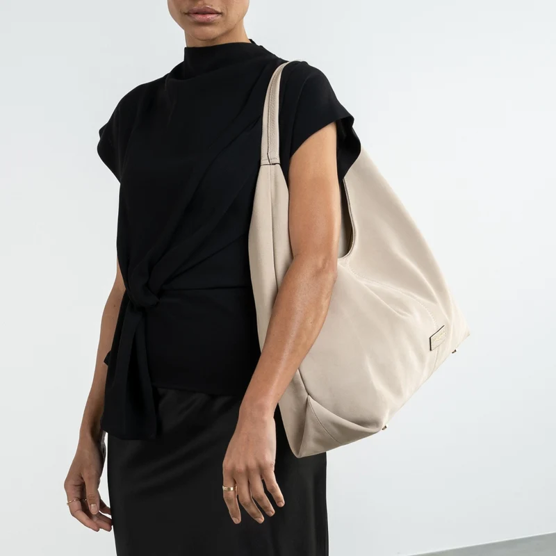 Isabel Bernard Honoré Grace cremefarbene Wildleder-Schultertasche IB25093-170