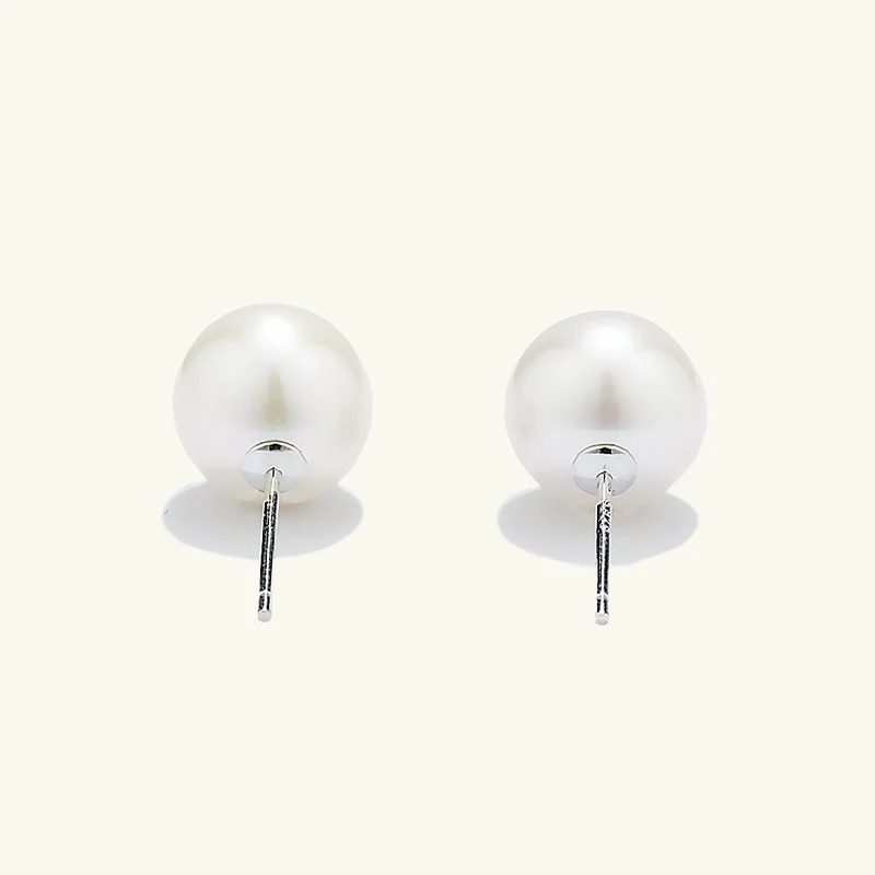 Charmante Süßwasserperlen-Ohrstecker, 9.5–10 mm