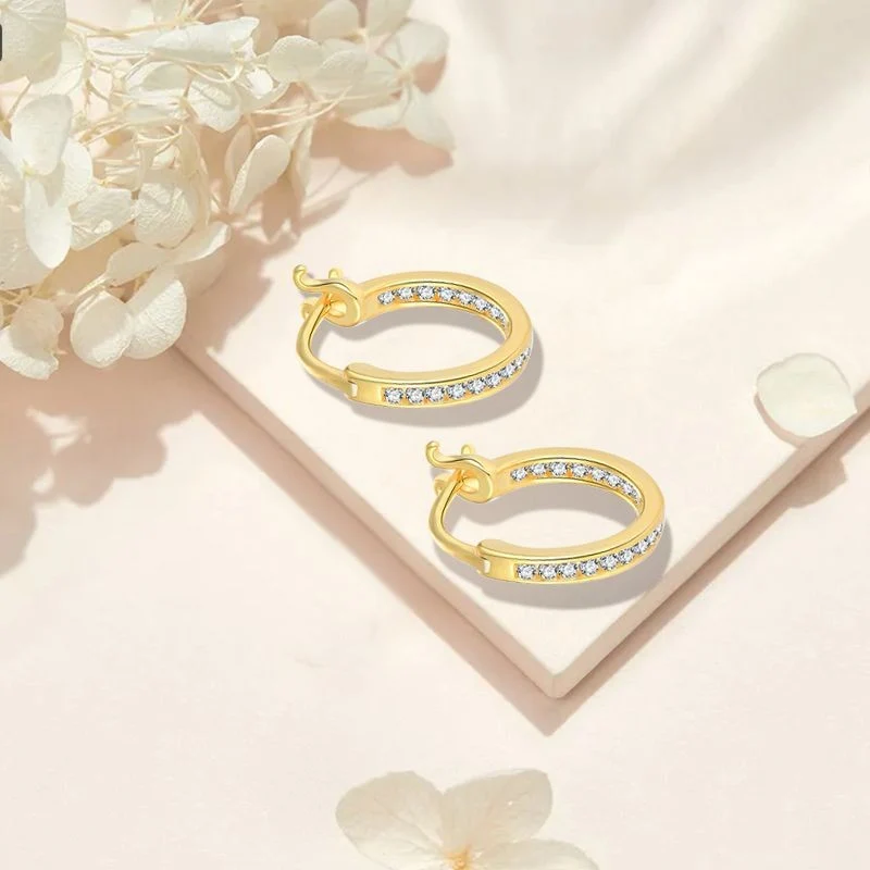 Funkelnde goldene Mini-Creolen