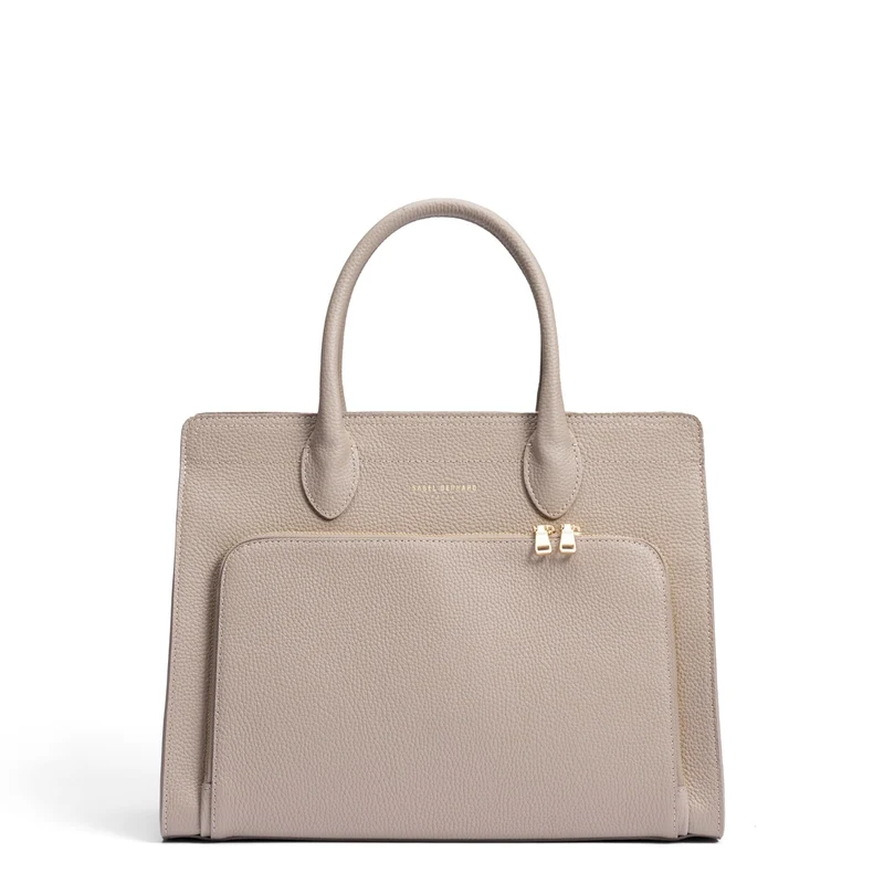 Isabel Bernard Honoré Nadine taupefarbene Handtasche aus Kalbsleder mit 13-Zoll-Laptopfach IB25110-078-13