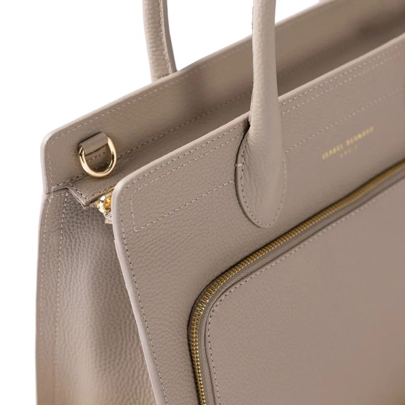 Isabel Bernard Honoré Nadine taupefarbene Handtasche aus Kalbsleder mit 13-Zoll-Laptopfach IB25110-078-13