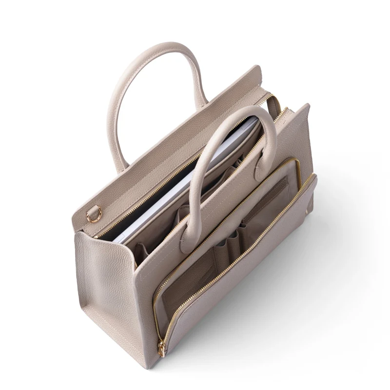 Isabel Bernard Honoré Nadine taupefarbene Handtasche aus Kalbsleder mit 13-Zoll-Laptopfach IB25110-078-13