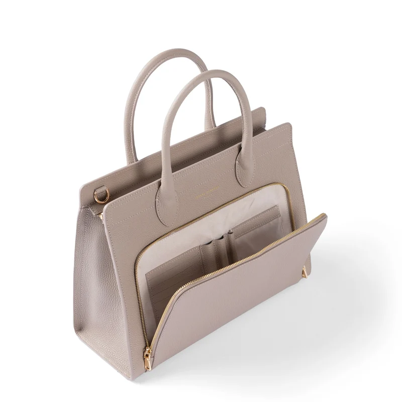 Isabel Bernard Honoré Nadine taupefarbene Handtasche aus Kalbsleder mit 13-Zoll-Laptopfach IB25110-078-13