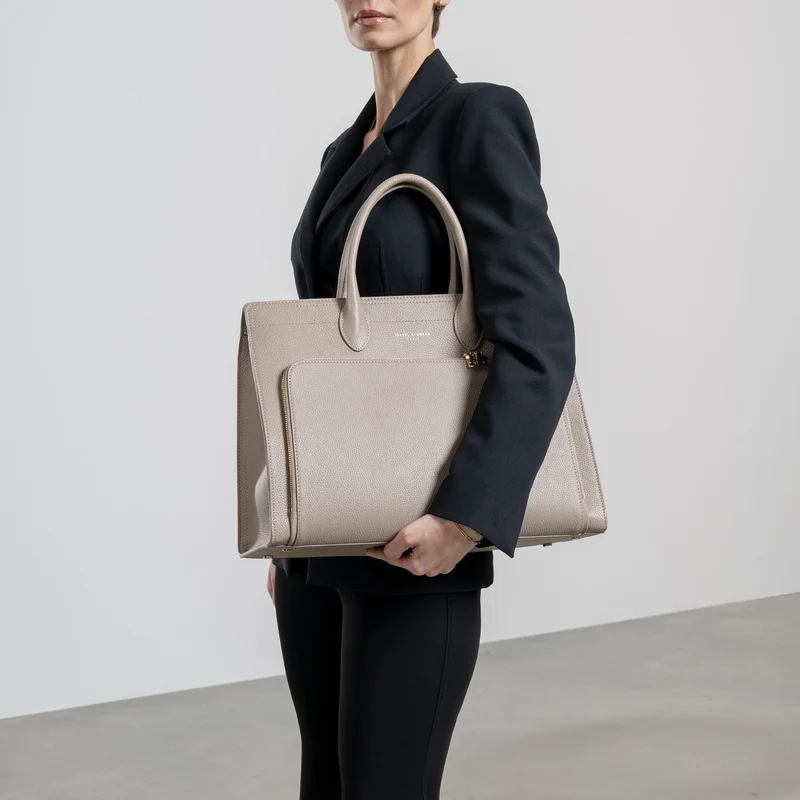 Isabel Bernard Honoré Nadine Taupe Leder Handtasche aus Kalbsleder IB25038