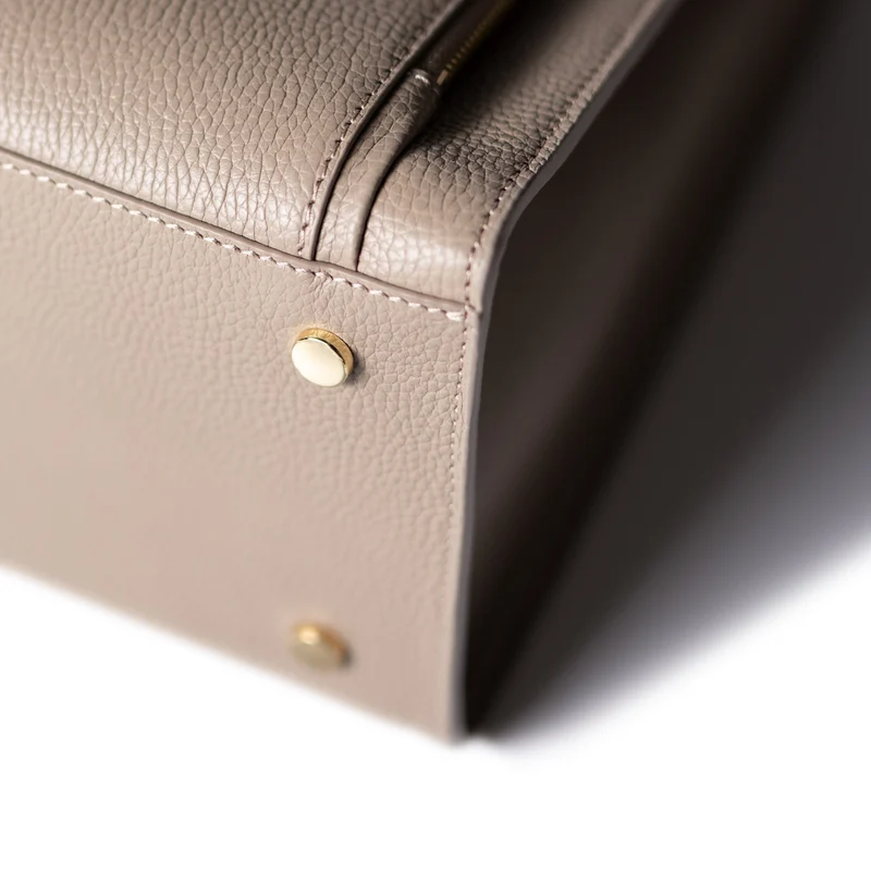 Isabel Bernard Honoré Nadine Taupe Leder Handtasche aus Kalbsleder IB25038