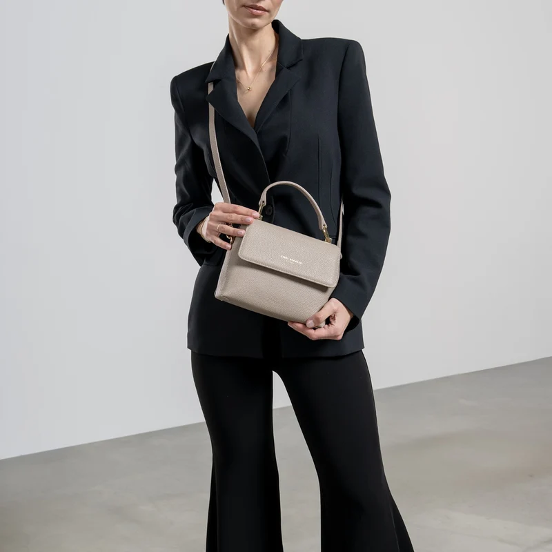 Isabel Bernard Femme Forte Heline Taupe Kalbsleder Handtasche IB21039