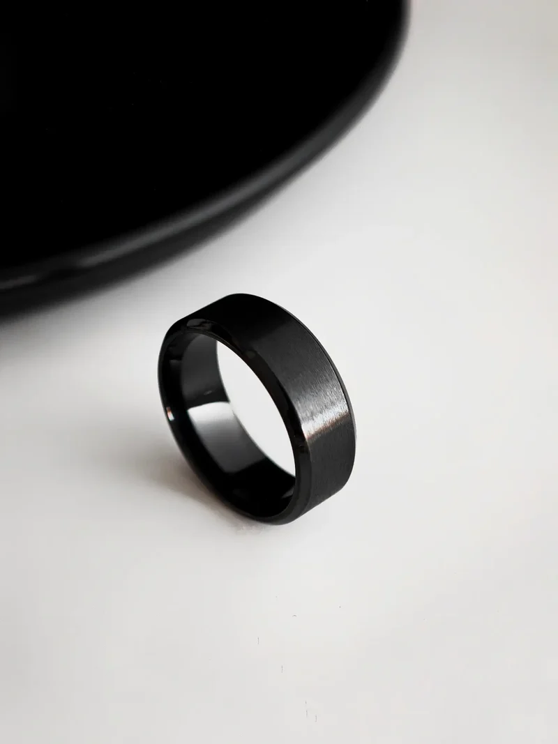 Brushed Edge Ring Black