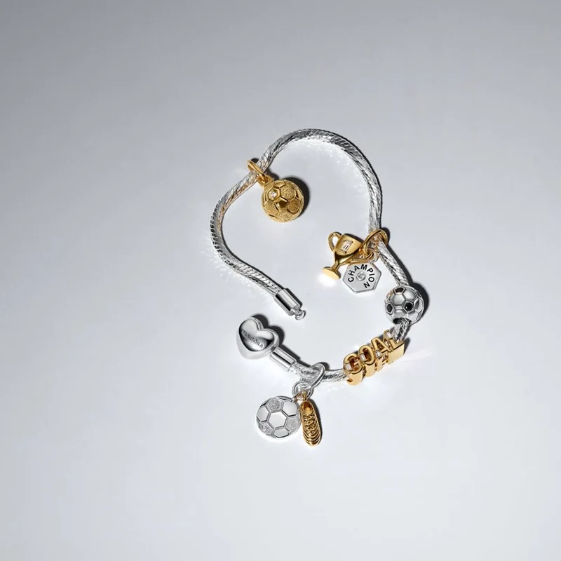 Pandora Moments Vergoldeter Fußballschuh Doppelter Charm-Anhänger 764712C00