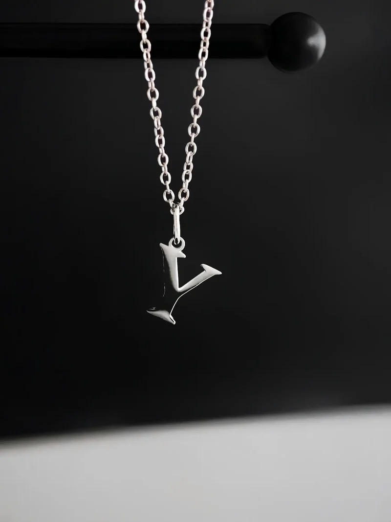 Buchstaben Charm Halskette