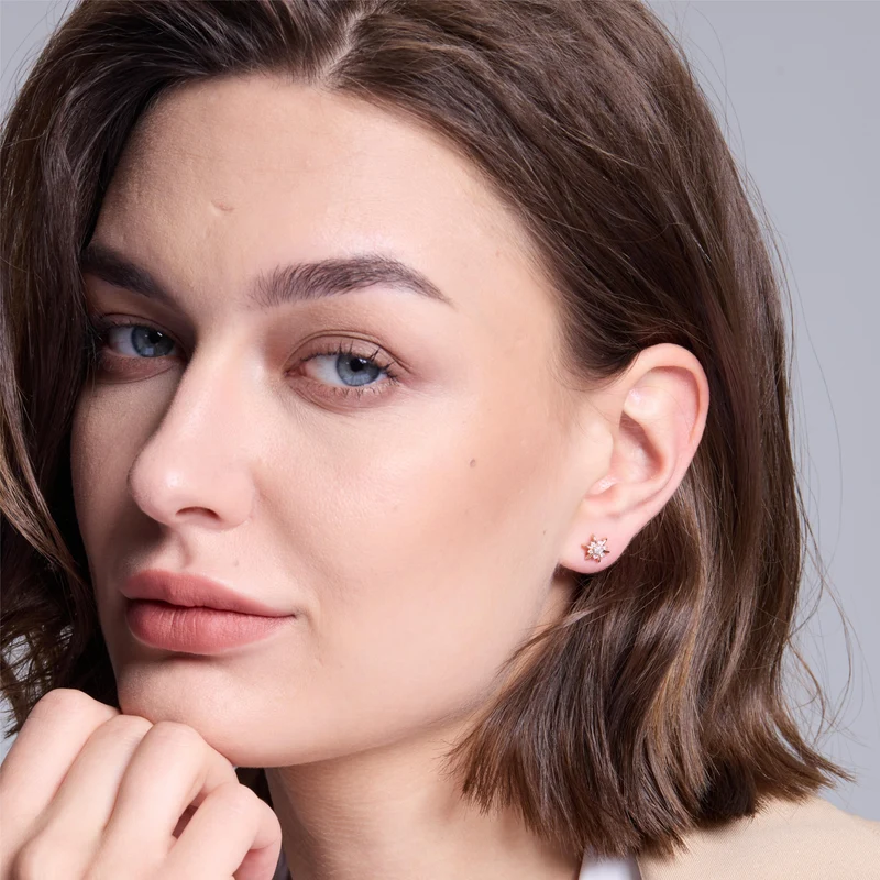 Helios' Charm Sonnenblumen-Ohrstecker in Gold | JESCOJES x CYYT