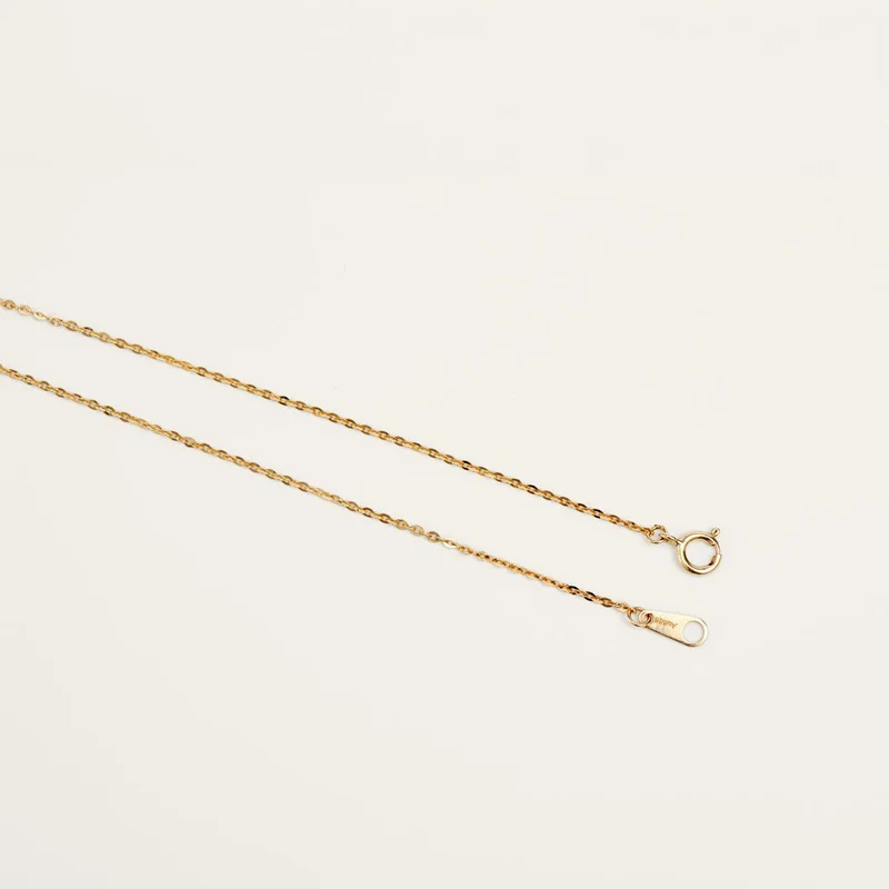 Halskette mit goldenem Anhänger „Dancing Petal“