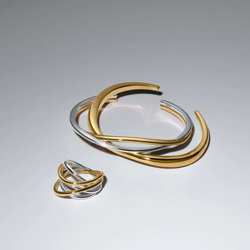 Pandora Essence Vergoldeter Entwined Zweifarbiger Offener Armreif 564656C00