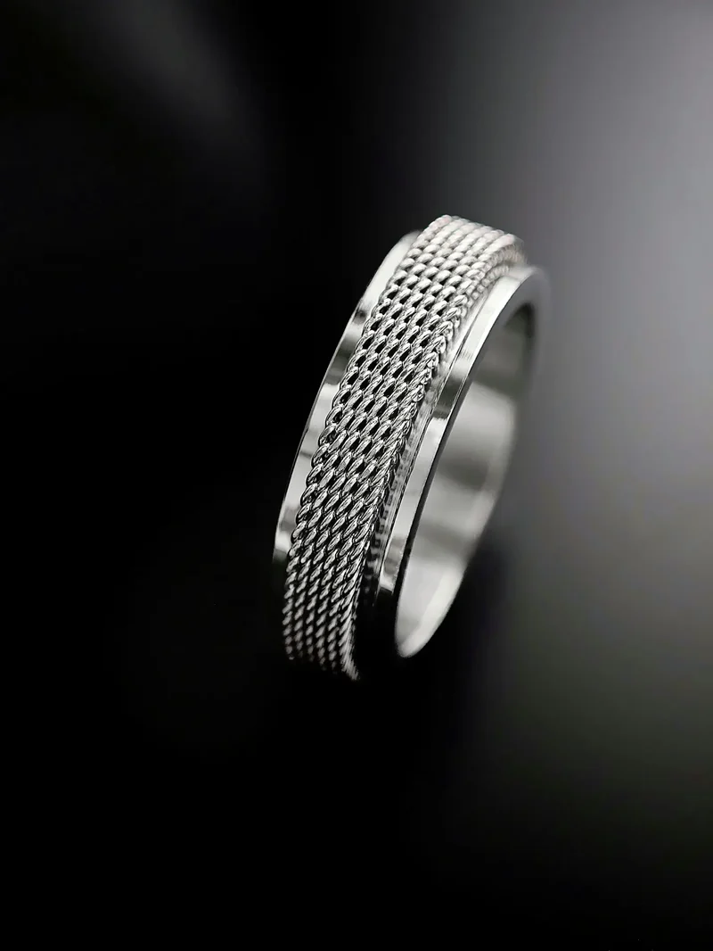 Linea Mesh Ring