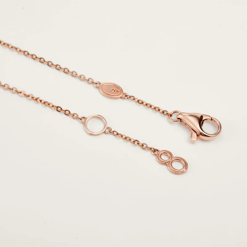 Verträumte Halskette mit Schmetterlingsanhänger in Roségold
