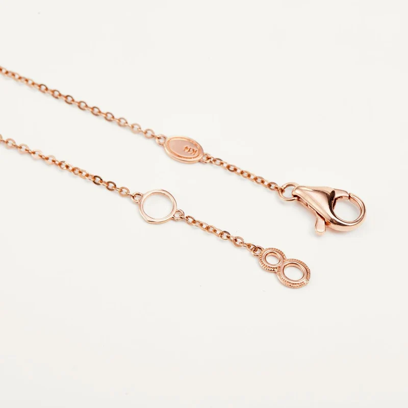 Halskette mit Kreuzanhänger in Roségold – Eleganz