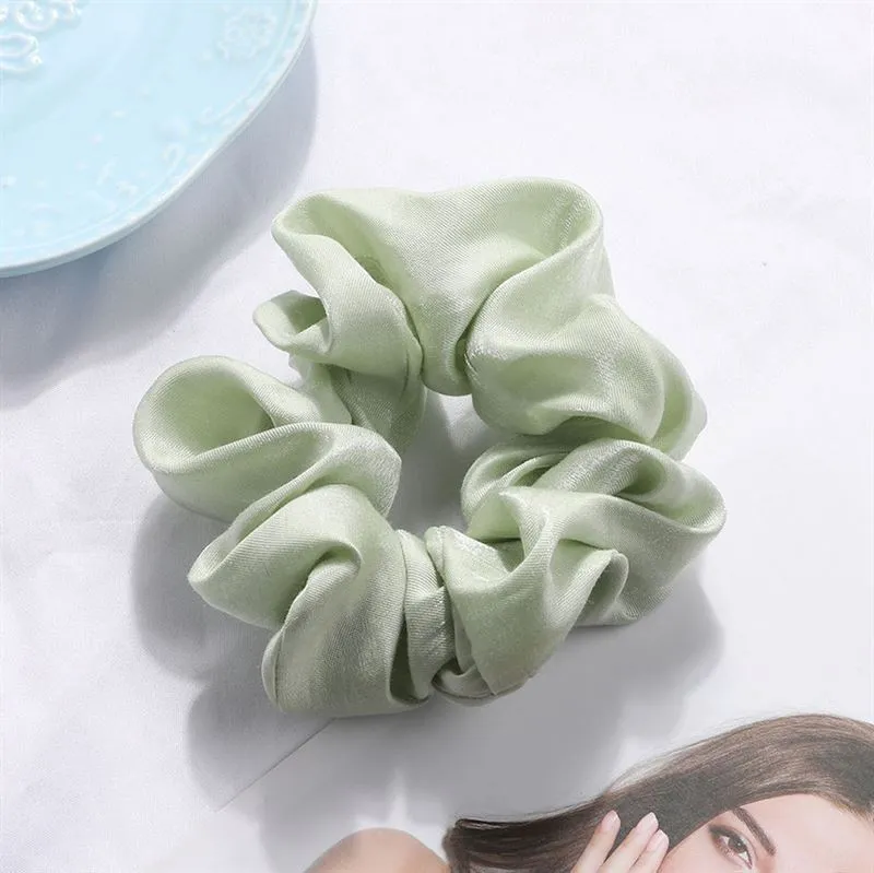 SOHO Scrunchie Gwen – Hellgrün aus Satin