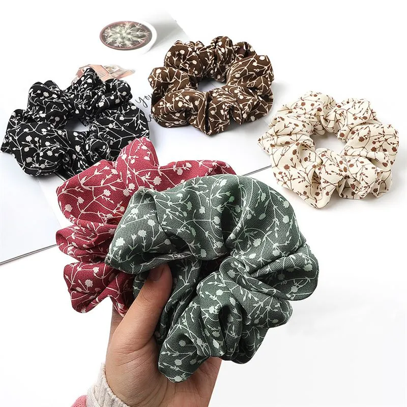 Scrunchie – Grün mit Blumenmuster – SOHO Ries