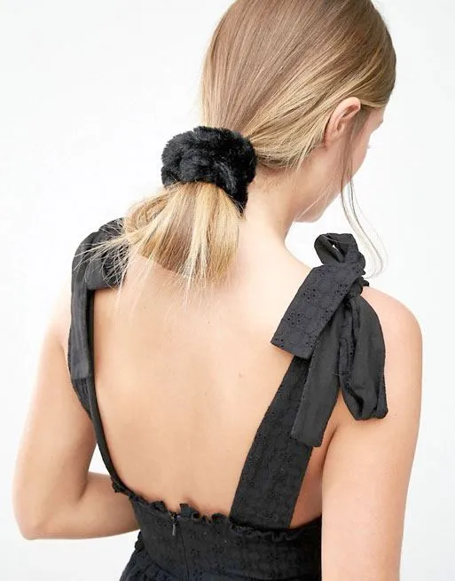 Haargummi Scrunchie aus Fell – Schwarz