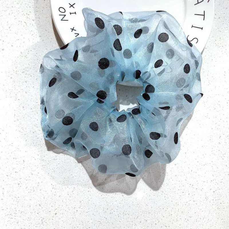Scrunchie XL – Himmelblau mit schwarzen Punkten aus Organza
