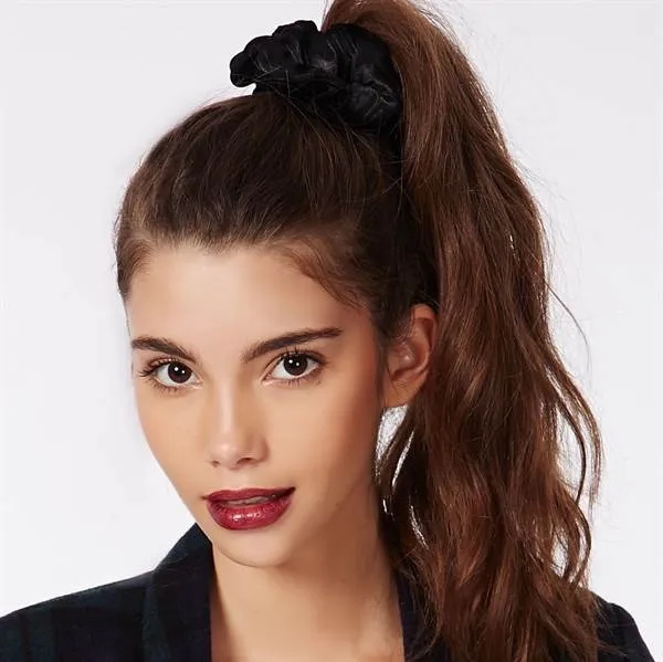 Scrunchie aus Velour – Hellbraun