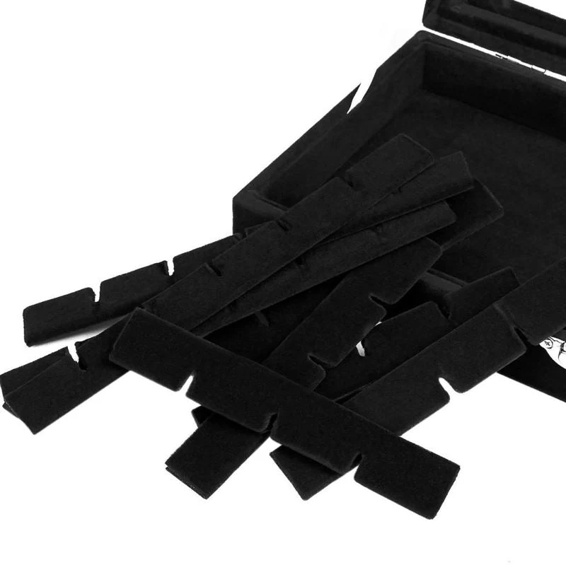 UNIQ Schmuckschatulle aus schwarzem Velours