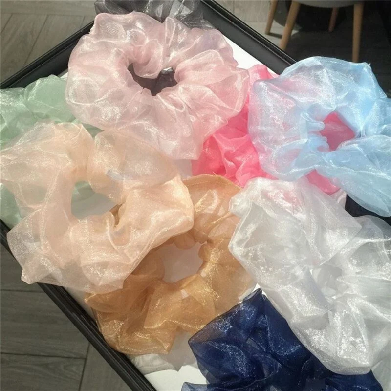 SOHO XL Scrunchie – Hellgelb Schimmer – 20 cm