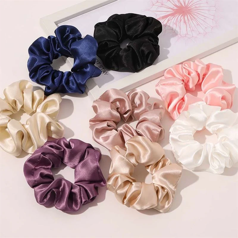 SOHO Scrunchie – Weißer Satin