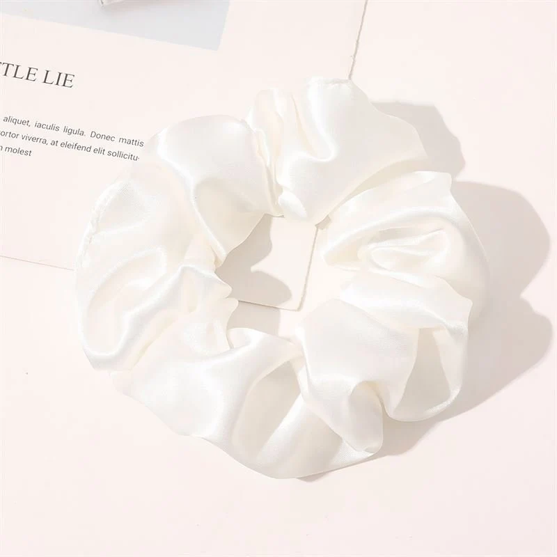 SOHO Scrunchie – Weißer Satin