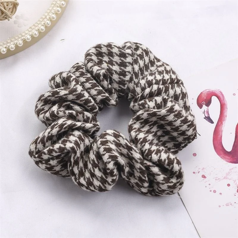 Scrunchie Pepita – Braun-Weiß aus Baumwolle von SOHO