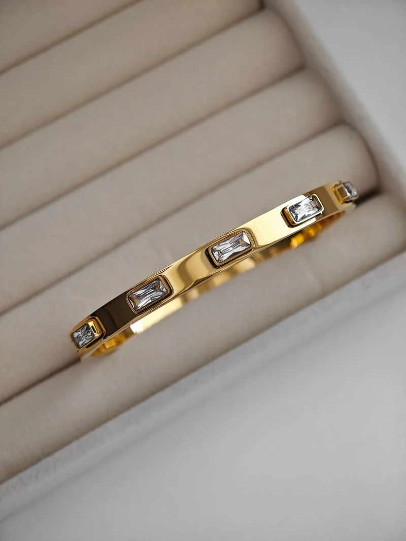 Glossy Square Armreif