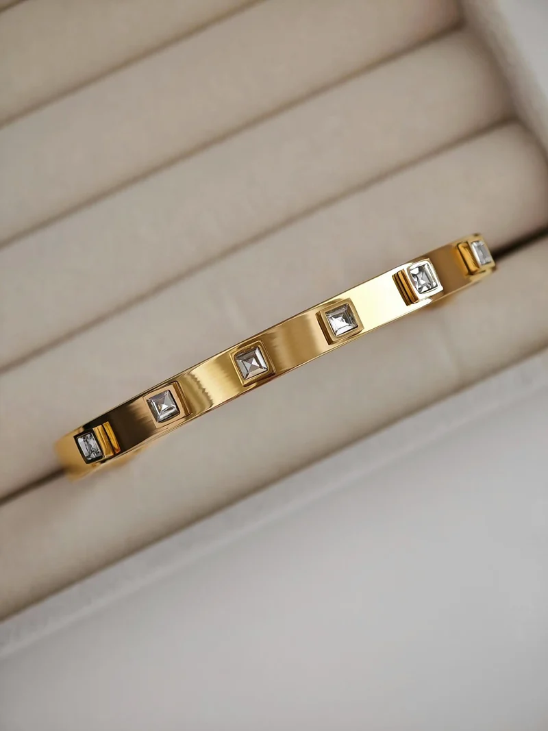 Glossy Cube Armreif
