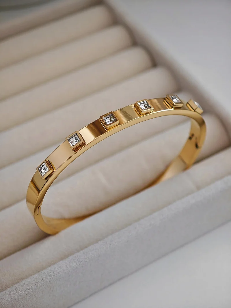 Glossy Cube Armreif