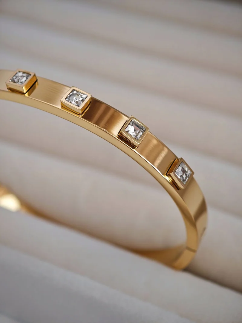 Glossy Cube Armreif