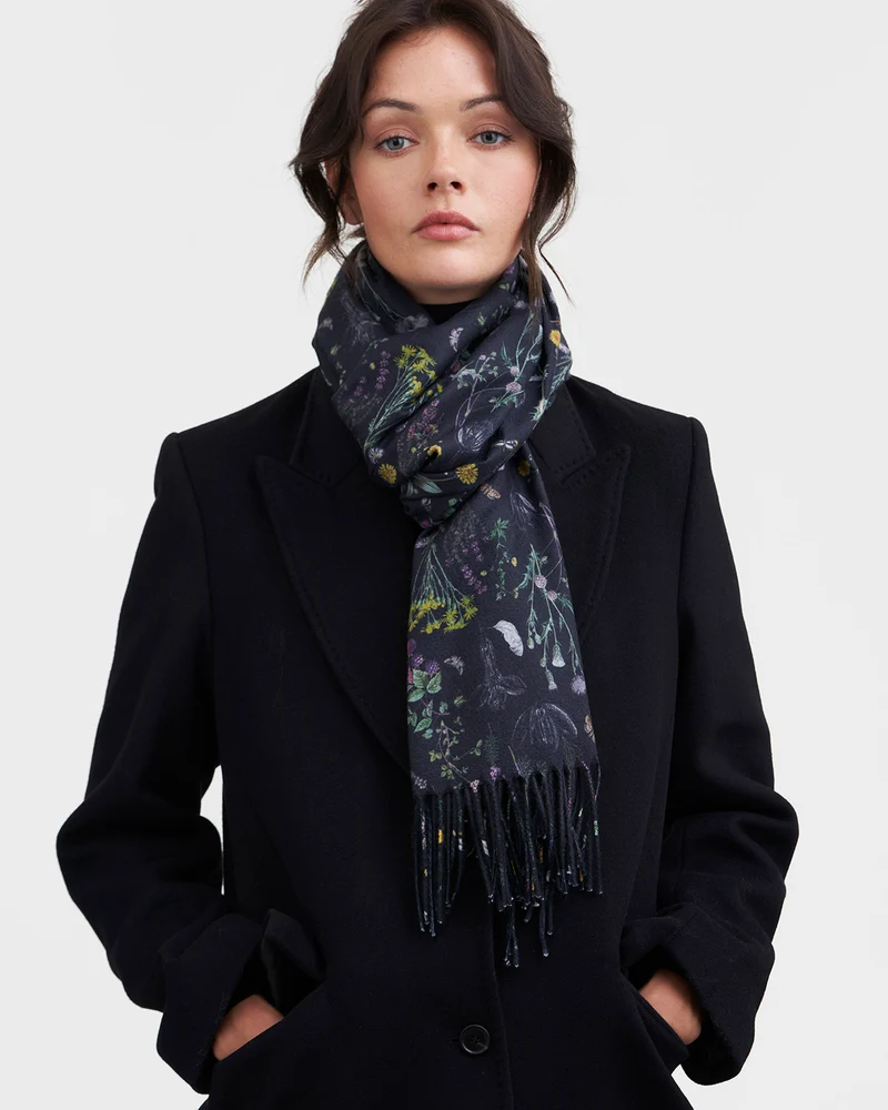 Wilderness Scarf in Black