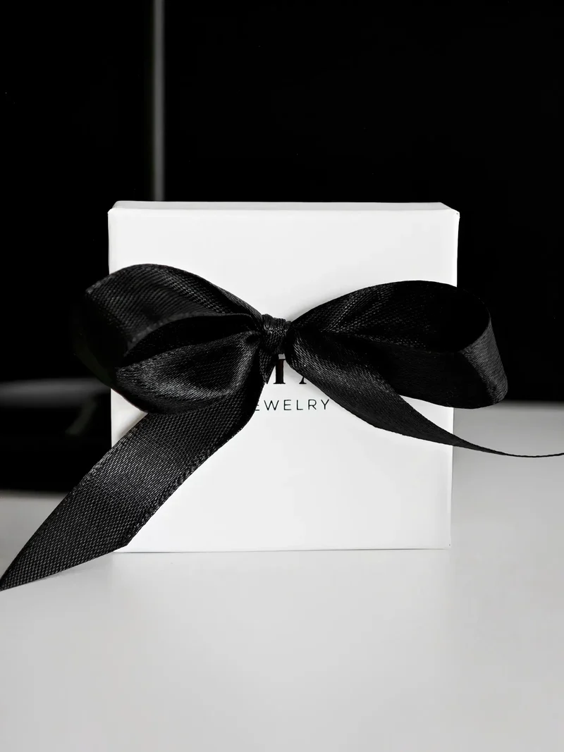 Geschenkverpackung mit Schleife